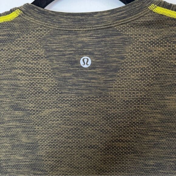 Men's Lululemon Metal Vent Tech Performance V-Neck ARMY GREEN T-Shirt, Sz L - Picture 6 of 9